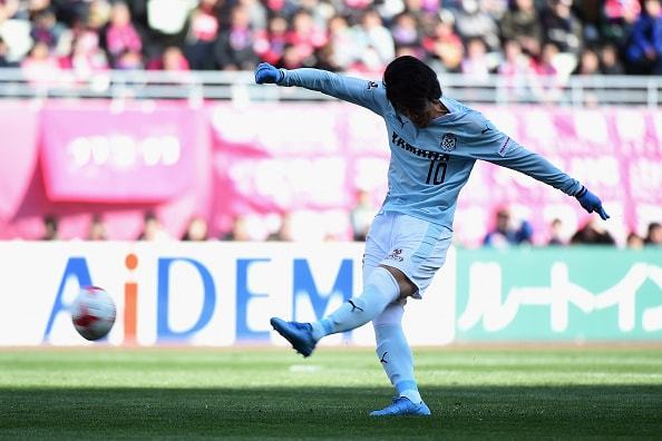 J1歴代記録を更新 壁の間を通す超絶fk披露した中村俊輔 初得点に安堵 入って良かった 動画 アリ Theworld ザ ワールド 世界中のサッカーを楽しもう J1歴代記録を更新 壁の間を通す超絶fk披露した中村俊輔 初得点に安堵 入って良かった 動画 アリ Theworld ザ ワールド 世界中のサッカーを楽しもう