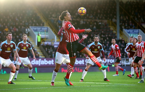 ファン ダイク 怪我 エバートンgk ファン ダイクへの 危険タックル 後に殺害脅迫 自宅周辺に警護員も配置 Football Zone Web