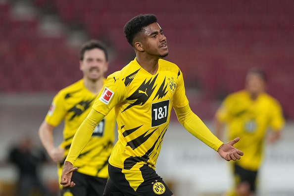 ドルトムントはまた育ててしまうのか 次なる原石は 19歳 のウインガー Theworld ザ ワールド 世界中のサッカーを楽しもう ドルトムントはまた育ててしまうのか 次なる原石は 19歳 のウインガー Theworld ザ ワールド 世界中のサッカーを楽しもう