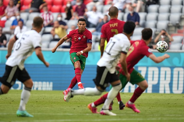 50本蹴って 1ゴール のみ C ロナウドにfkを任せ続けるべきなのか Theworld ザ ワールド 世界中のサッカーを楽しもう