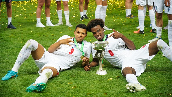 U 19イングランド代表が欧州選手権を優勝 チュクエメカ ヴェイルら次のステージでの活躍が期待される若手たち Theworld ザ ワールド 世界中のサッカーを楽しもう U 19イングランド代表が欧州選手権を優勝 チュクエメカ ヴェイルら次のステージでの活躍が期待される若手たち Theworld ザ ワールド 世界中のサッカーを楽しもう