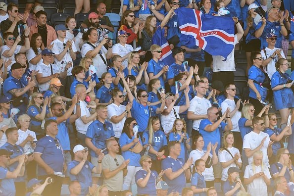欧州サッカーに戻りつつある日常 アイスランド代表に久々響いたヴァイキング クラップの轟音 Theworld ザ ワールド 世界中のサッカーを楽しもう