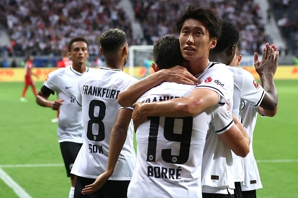 鎌田は守備で存在感発揮 長谷部は驚異の デュエル勝率約90 公式戦3連勝好調維持するフランクフルト でサムライは輝く Theworld ザ ワールド 世界中のサッカーを楽しもう 鎌田は守備で存在感発揮 長谷部は驚異の デュエル勝率約90 公式戦3連勝好調維持するフランクフルト でサムライは輝く Theworld ザ ワールド 世界中のサッカーを楽しもう