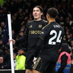 プレミアリーグで今季最長&2番目に長いゴールが同日に誕生! 2発のスーパーショットが話題に「2位は36.6メートル、一位は衝撃の……」