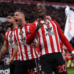 約10年ぶりの“タイン・ウェア・ダービー”はサンダーランドに軍配! ヴォルテマーデのオウンゴールを守り切り、宿敵ニューカッスルを撃破