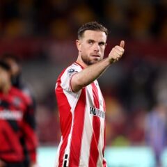 プレミアで4年ぶりのゴールを捧げる　ヘンダーソンは得点後にジョタのセレブレーションを披露！　「彼を決して忘れない」