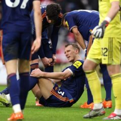 タイン・ウィア・ダービーで肋骨損傷 ダン・バーンは呼吸困難で病院へ