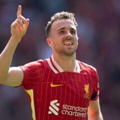 「ジョタのいない初めてのクリスマス」　リヴァプールとウルブズが亡くなった元ポルトガル代表に敬意、2人の息子は“特別マスコット”として登場