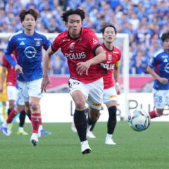 スピードを落とさず左足ショットで勝負あり　ゴール前で存在感を際立たせる浦和の大卒ストライカー