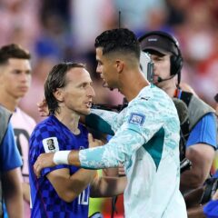 ［北中米W杯・総集編02］小国の大健闘、スーパースターの抱擁……　新設ラウンド32が生んだエピソードの多いドラマ