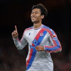 「オシャレすぎる」「なんだこれ」「完璧やん」 日本代表MF鎌田大地が“異次元ループ弾”、GKは一歩も動けず