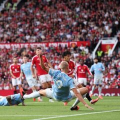 マンチェスター・ダービーで大誤審、決勝弾はやはりオフサイドか 審判団は判断ミス認める